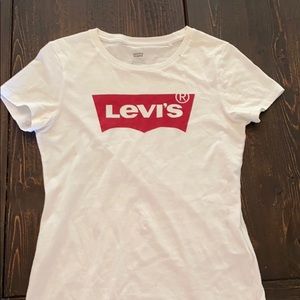 Levi’s white tee